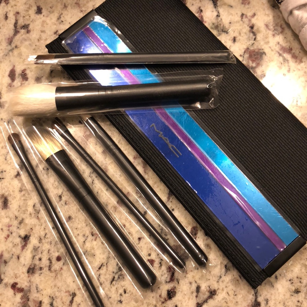 MAC brush set